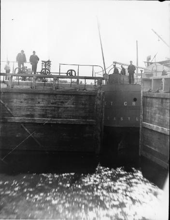 S.S. "Turret Crown" at lock, Lachine Canal, Montreal, QC, 1895