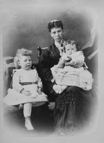 Mrs. F. F. Stuart and children, Montreal, QC, 1876