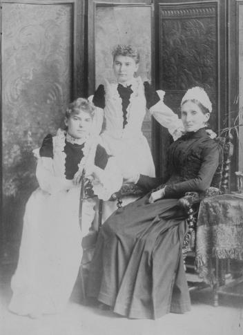 Mrs. R. Brodie and daughters, Montreal, QC, 1891