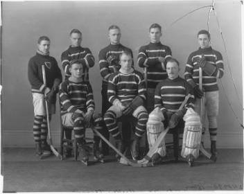 Équipe de hockey de la promotion de 1923 de la faculté des arts, Montréal, QC, 1921