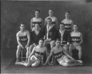 Équipe de basket-ball de la promotion de première année de la faculté des arts, Montréal, QC, 1927