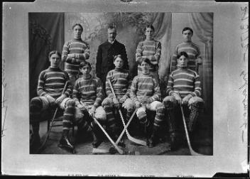 Équipe de hockey du Bishop's College, 1899, copie réalisée pour H. H. Sims en 1929